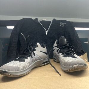 Men’s size 7 Slides & Tennis shoes